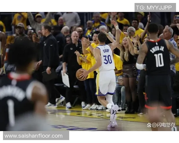 西部半决赛首战火箭对决勇士激烈碰撞引发球迷热议